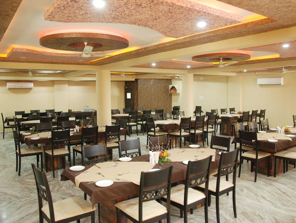 Hotel Kingdom Palace Udaipur Esterno foto
